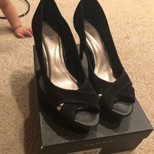 Tahari high heels 👠